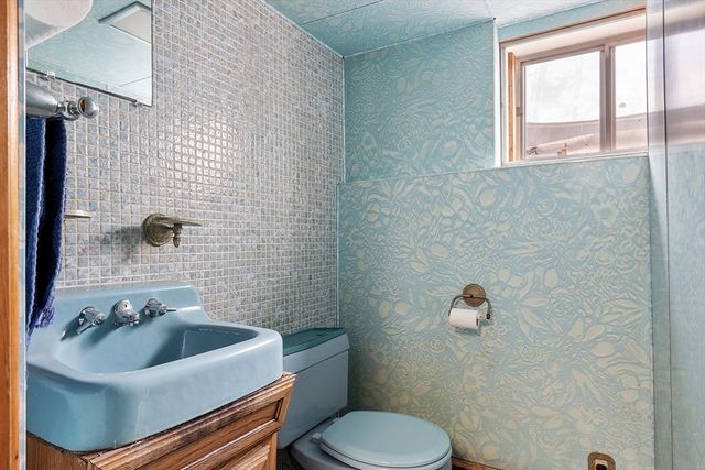 2 Oaklandvale Avenue, Saugus, MA 01906
