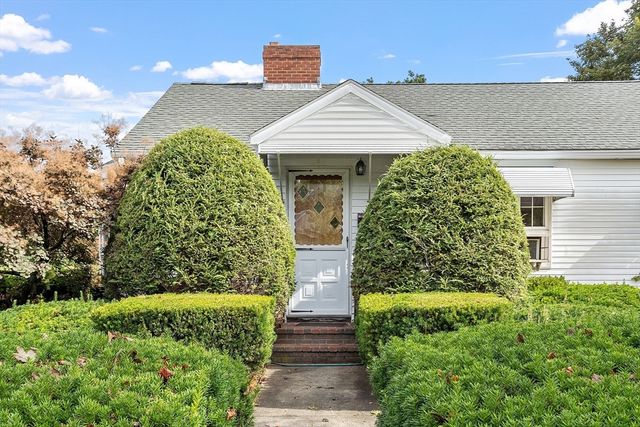 2 Oaklandvale Avenue, Saugus, MA 01906