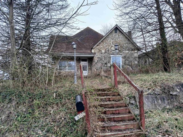 1306 1st St, Bedford, IN 47421