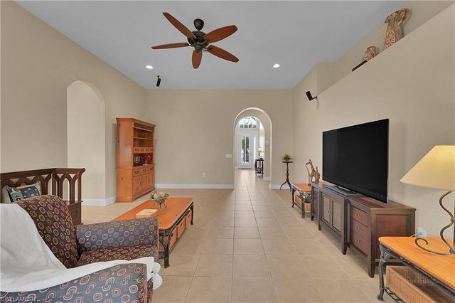 5569 WHISPERING WILLOW WAY, Fort Myers, FL 33908