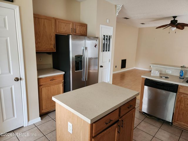 8602 LONGFORD Drive, Jacksonville, FL 32244