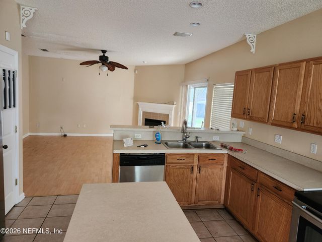 8602 LONGFORD Drive, Jacksonville, FL 32244