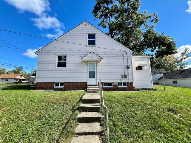 18108 Mccracken Road, Maple Heights, OH 44137