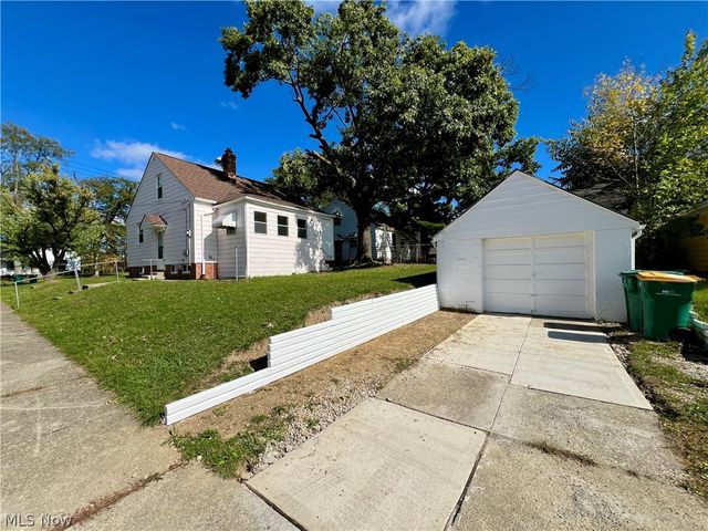 18108 Mccracken Road, Maple Heights, OH 44137