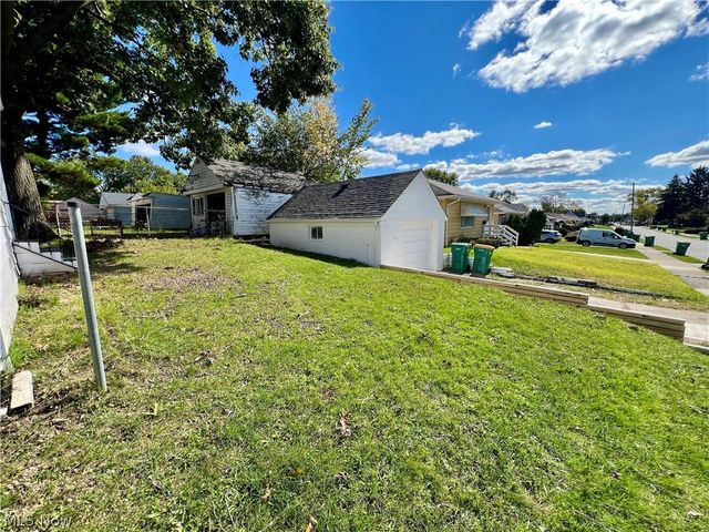 18108 Mccracken Road, Maple Heights, OH 44137