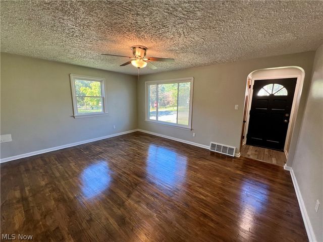 18108 Mccracken Road, Maple Heights, OH 44137