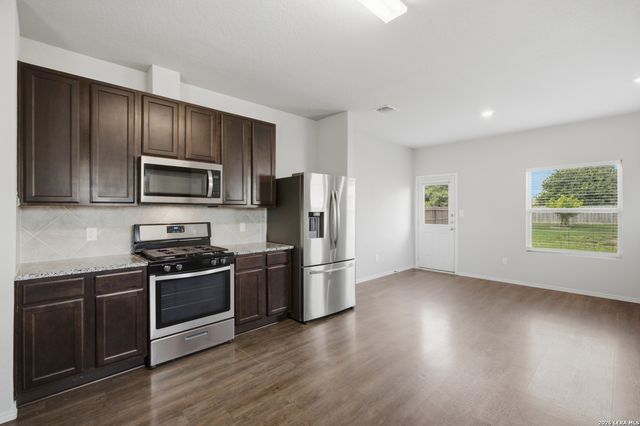 5403 Daniel Way, St Hedwig, TX 78152
