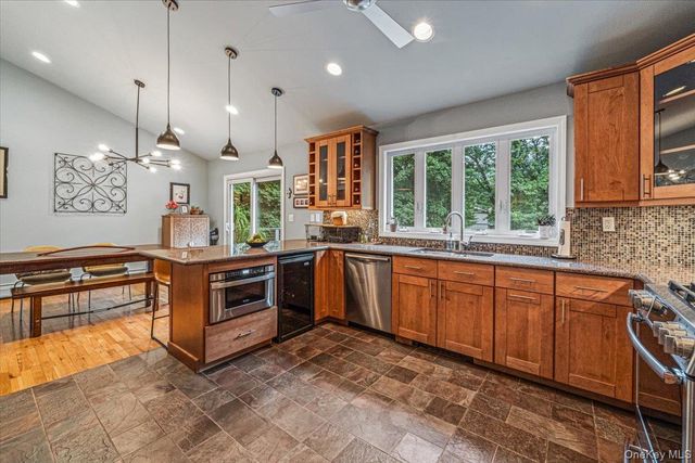 94 Hess Road, Valley Cottage, NY 10989