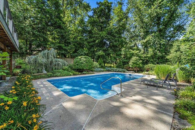 94 Hess Road, Valley Cottage, NY 10989