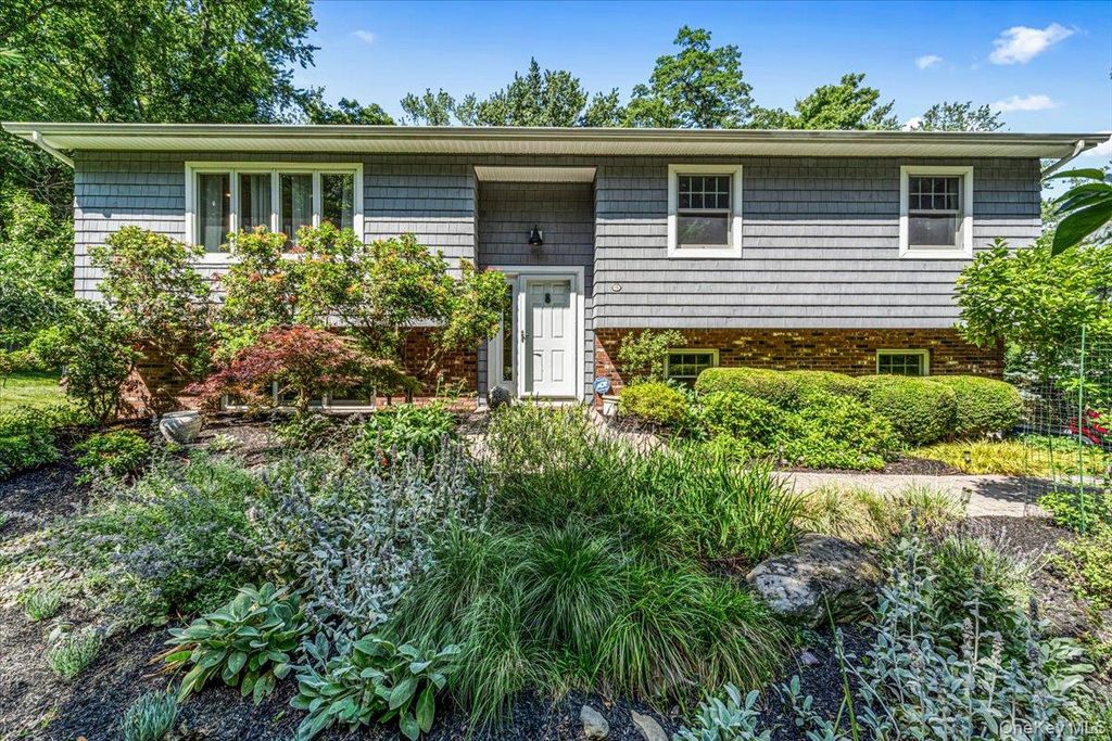 94 Hess Road, Valley Cottage, NY 10989