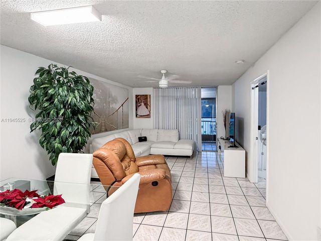 19761 SW 114th Ave 338, Miami, FL 33157