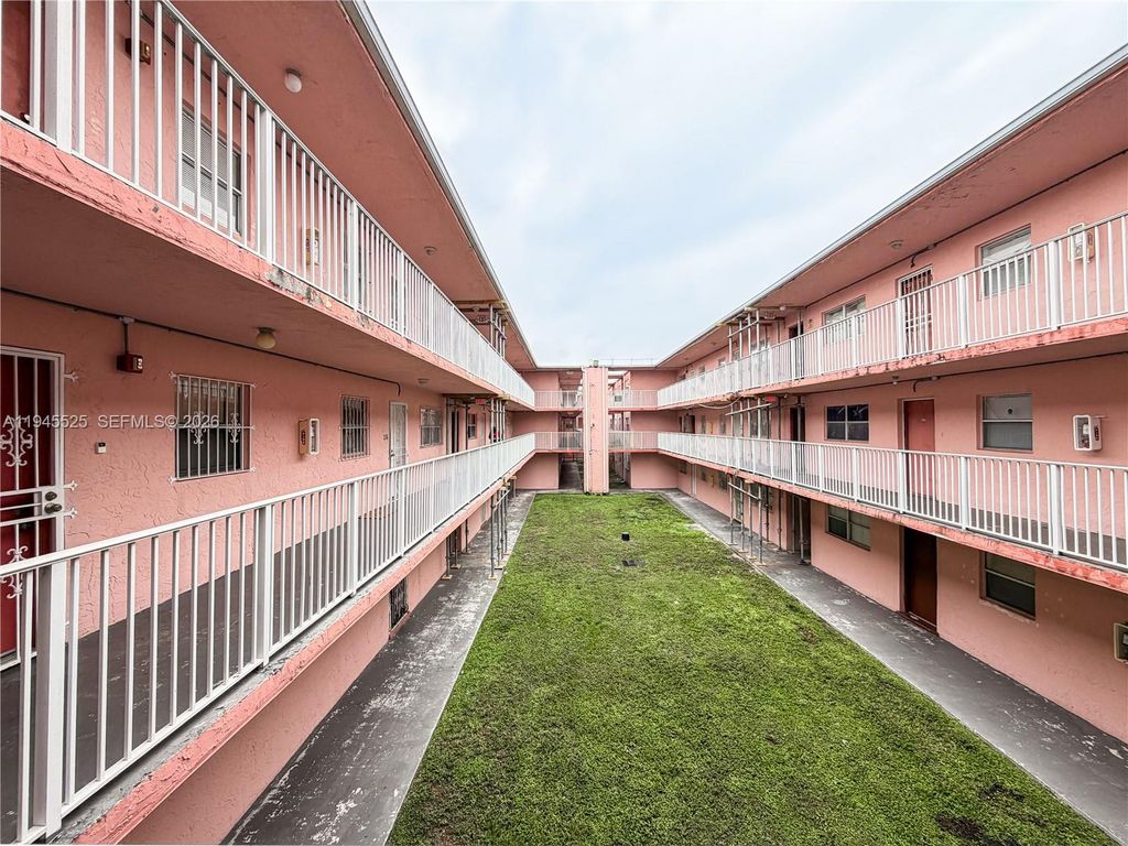 19761 SW 114th Ave 338, Miami, FL 33157