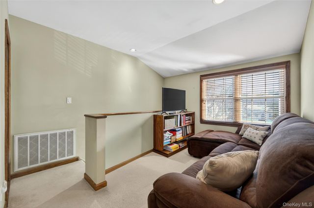 148 Malts Avenue, West Islip, NY 11795