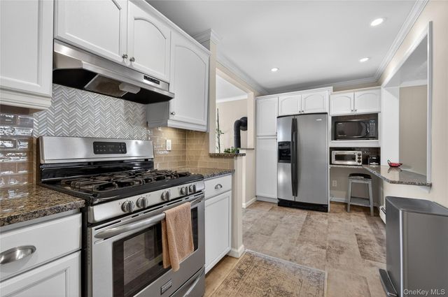 148 Malts Avenue, West Islip, NY 11795