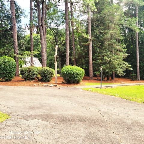 120 Country Club Circle, Southern Pines, NC 28387
