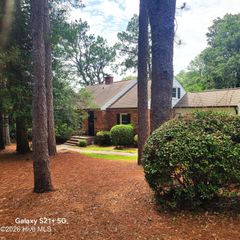 120 Country Club Circle, Southern Pines, NC 28387