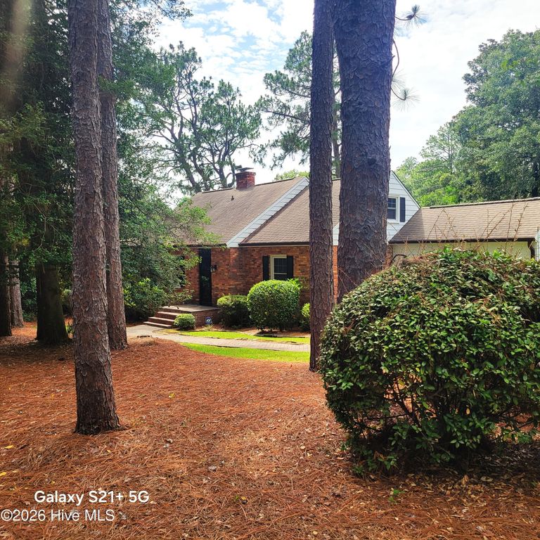 120 Country Club Circle, Southern Pines, NC 28387