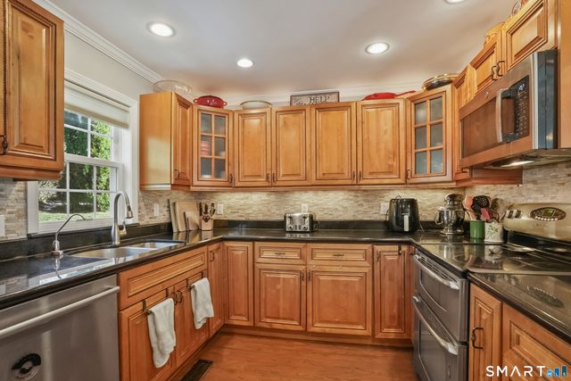 17 Meadow Lane, New Milford, CT 06776