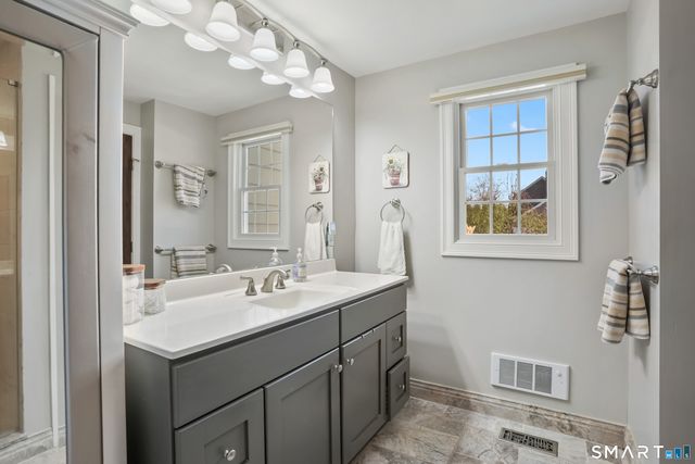 17 Meadow Lane, New Milford, CT 06776