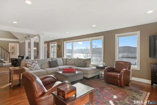 17 Meadow Lane, New Milford, CT 06776