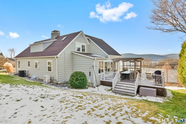 17 Meadow Lane, New Milford, CT 06776