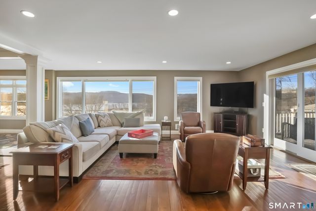 17 Meadow Lane, New Milford, CT 06776