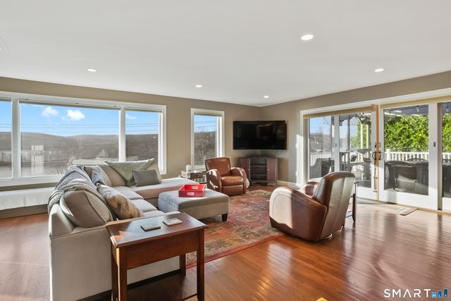 17 Meadow Lane, New Milford, CT 06776