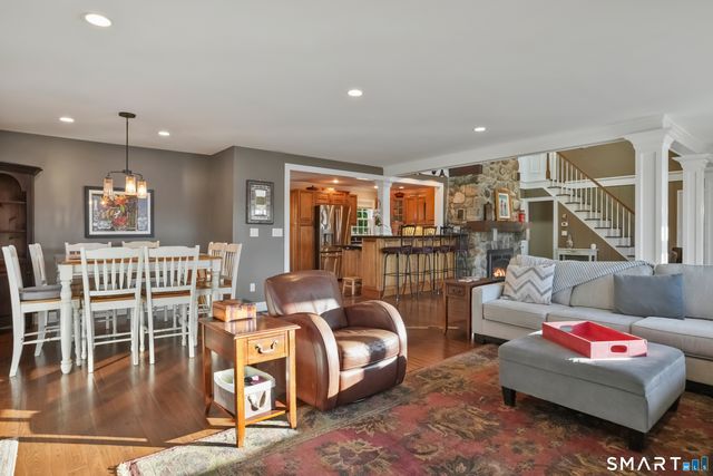 17 Meadow Lane, New Milford, CT 06776