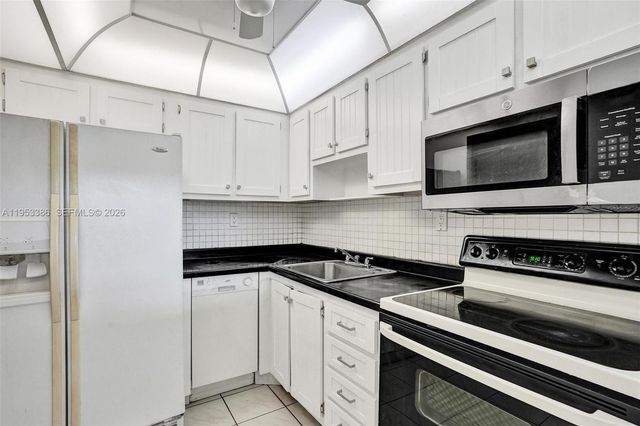 9081 Sunrise Lakes Blvd 107, Sunrise, FL 33322