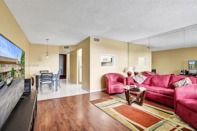 9081 Sunrise Lakes Blvd 107, Sunrise, FL 33322