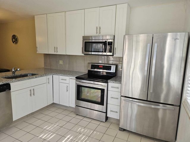 1945 Stratford Way, West Palm Beach, FL 33409