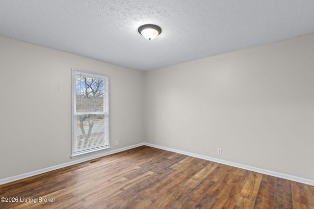 1514 Daverman Dr, La Grange, KY 40031