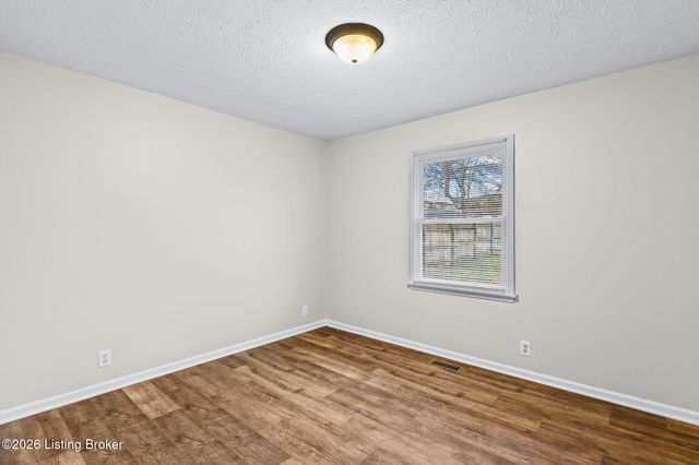 1514 Daverman Dr, La Grange, KY 40031