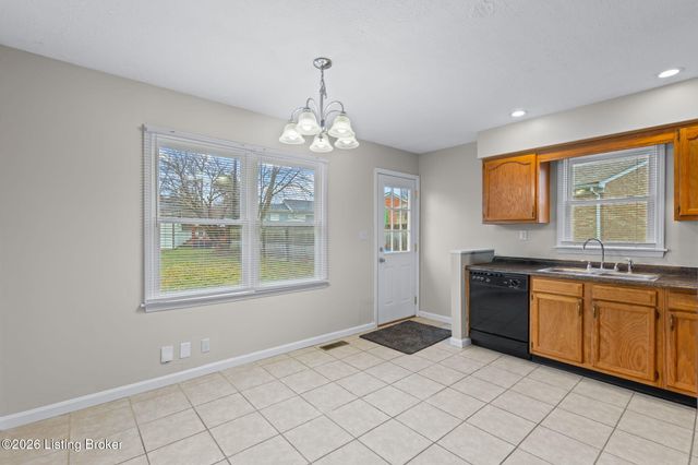 1514 Daverman Dr, La Grange, KY 40031