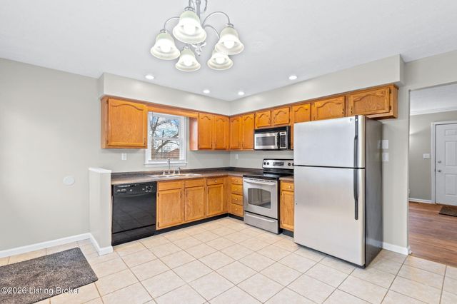 1514 Daverman Dr, La Grange, KY 40031