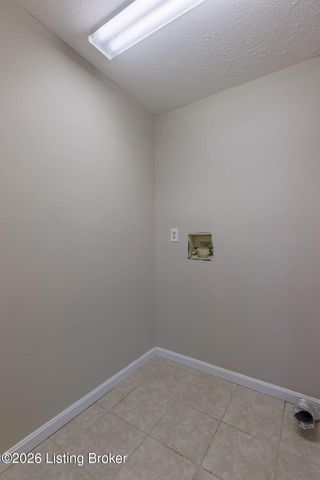 1514 Daverman Dr, La Grange, KY 40031