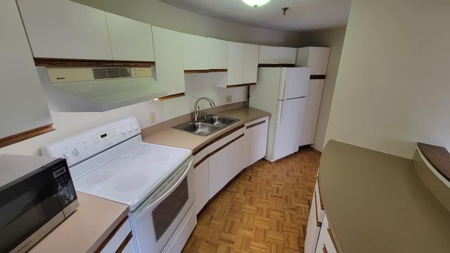 3151 Dean Court B404, Minneapolis, MN 55416