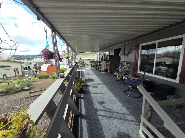 508 SHADOW RANCH Ln, Roseburg, OR 97470