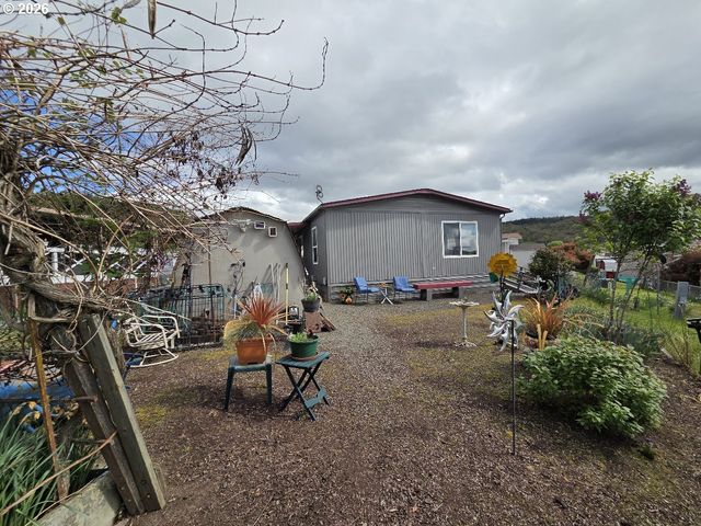 508 SHADOW RANCH Ln, Roseburg, OR 97470