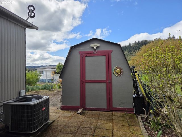 508 SHADOW RANCH Ln, Roseburg, OR 97470