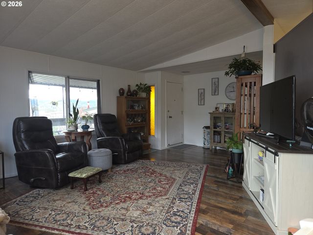 508 SHADOW RANCH Ln, Roseburg, OR 97470