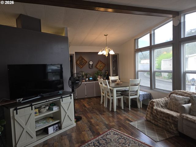 508 SHADOW RANCH Ln, Roseburg, OR 97470