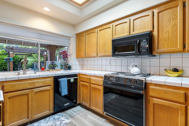 7587 N Spalding Avenue, Fresno, CA 93720