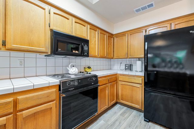 7587 N Spalding Avenue, Fresno, CA 93720