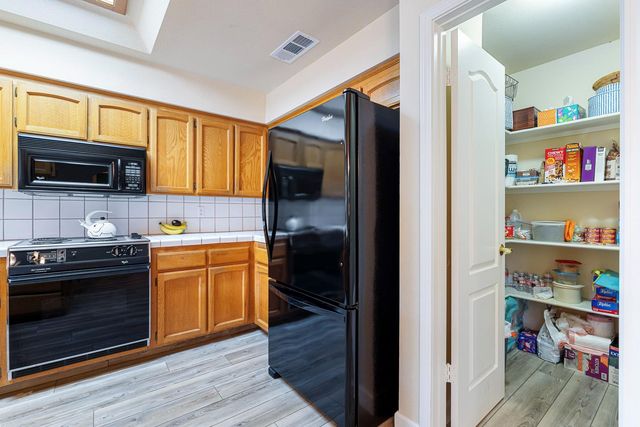 7587 N Spalding Avenue, Fresno, CA 93720