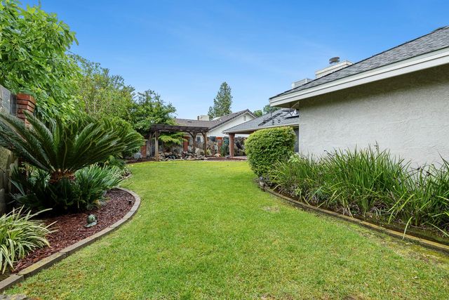 7587 N Spalding Avenue, Fresno, CA 93720