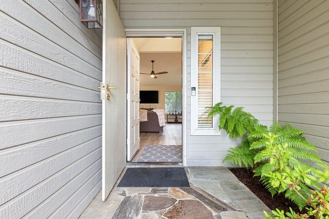 7587 N Spalding Avenue, Fresno, CA 93720