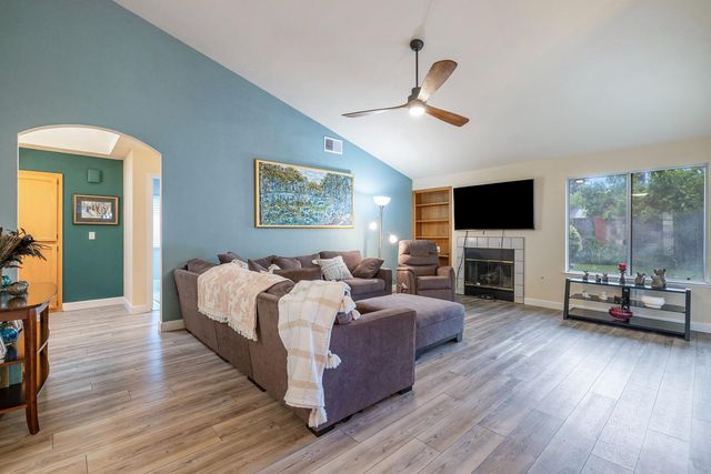 7587 N Spalding Avenue, Fresno, CA 93720