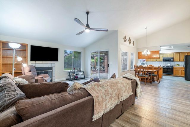 7587 N Spalding Avenue, Fresno, CA 93720