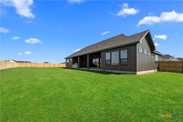 6842 Lacey Oak Road, Salado, TX 76571